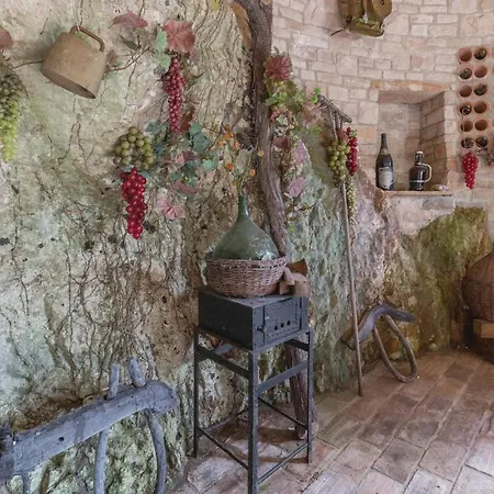Holiday home Cozy Home In Manjadvorci With Kitchen Manjadvorci