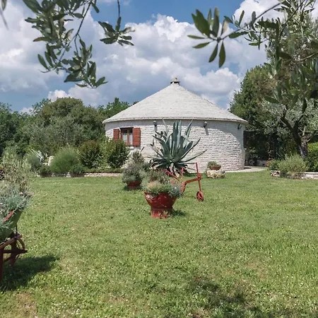 Holiday home Cozy Home In Manjadvorci With Kitchen *