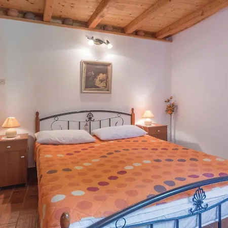 Cozy Home In Manjadvorci With Kitchen Holiday home *